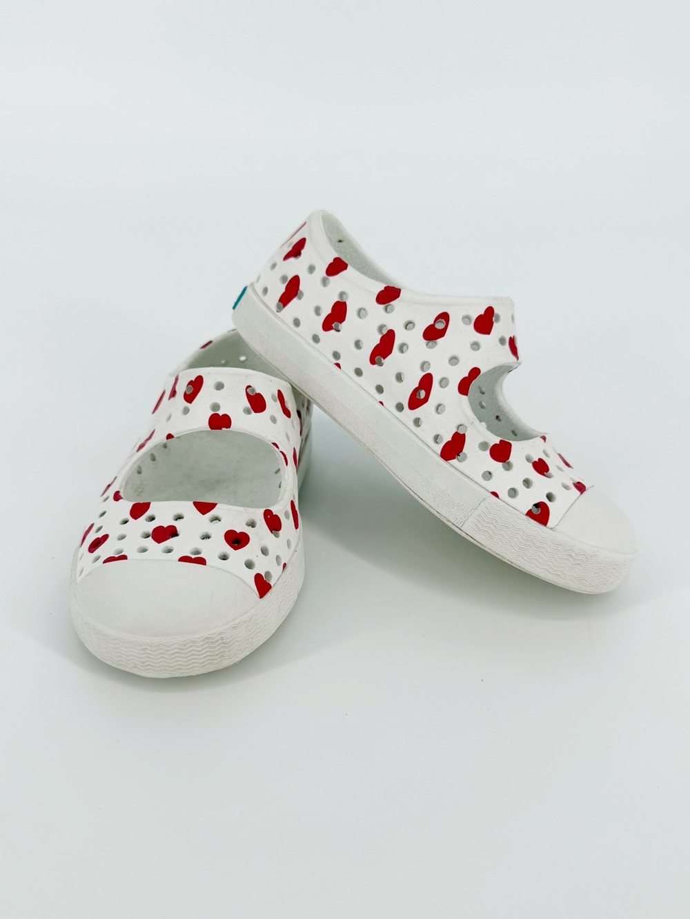 Native Shoes Girls Size C8 White with Red Hearts
